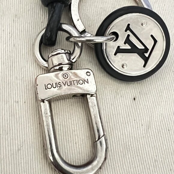 $695 Authentic LOUIS VUITTON Made in ITALY Unisex Leather Metal Charm Keyring - Picture 3 of 10
